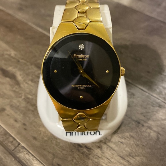 Water proof gold - Picture 1 of 3